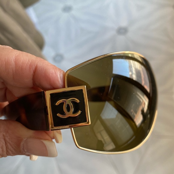 PRICE🔥DROP🔥CHANEL SUNGLASSES 100%AUTHENTIC - Picture 3 of 16